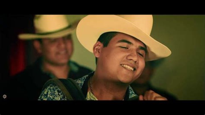 Alemi Bustos: Una Biograf&iacute;a Inspiradora de Talento y Pasi&oacute;n