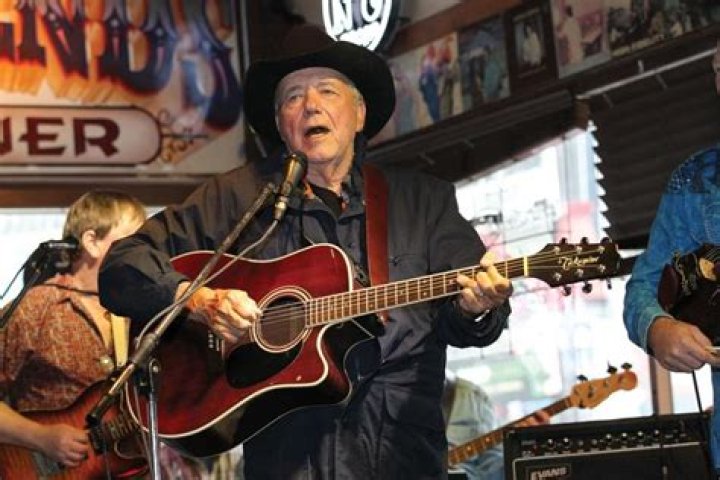 Delving into the Life and Music of Bobby Bare Sr: The Versatile Country Icon