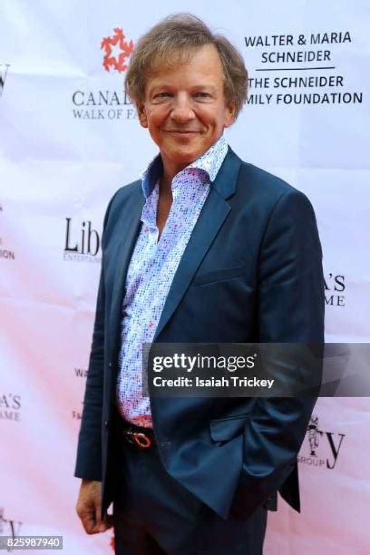 Comedian Andr�: A Hilarious Chronicle of Laughter and Life