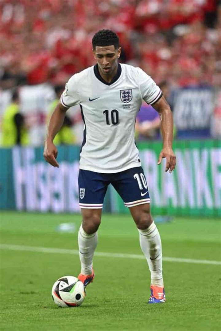 Cool Looking Football Players: A Dive into Style and Skills