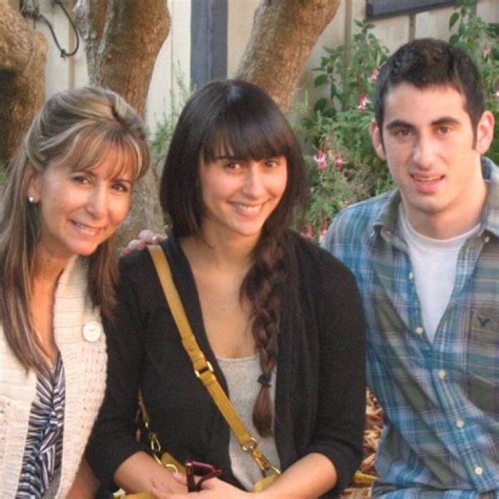 Corina Figueroa: The Rising Star of Social Media and Entertainment