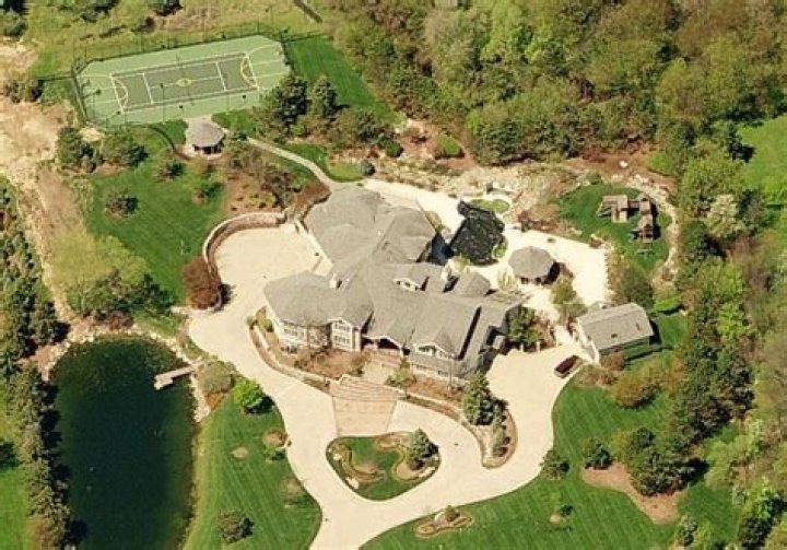 Eminem's Detroit Home: Unveiling the Icon's Roots