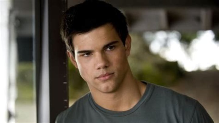 How Old Is Taylor Lautner? Discovering the Age and Life Journey of the Twilight Star