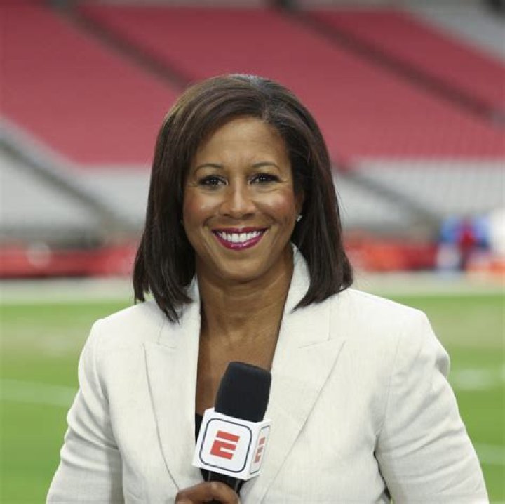 How Tall is Lisa Salters? Unveiling the Height and Life of the Renowned ESPN Journalist