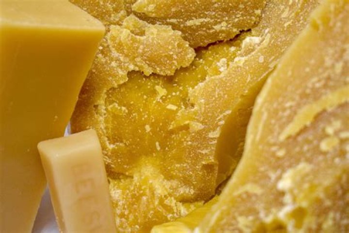 Exploring the Edibility of Beeswax: A Comprehensive Guide