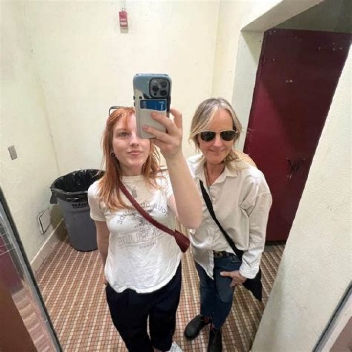 Is Helen Hunt Gay? Unraveling the Truth Behind the Rumors