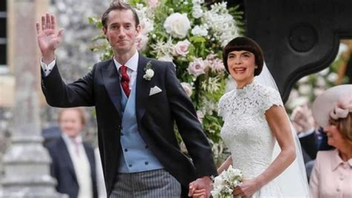 Is Mireille Mathieu Ever Got Married? Explore Her Relationship History