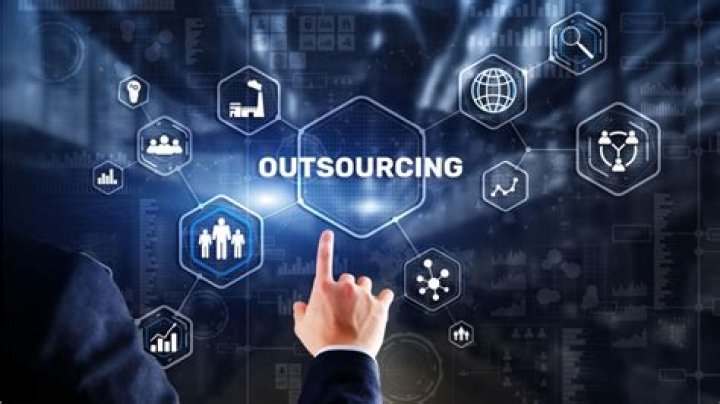 Unveiling the Potential of IT Outsourcing Lampa
