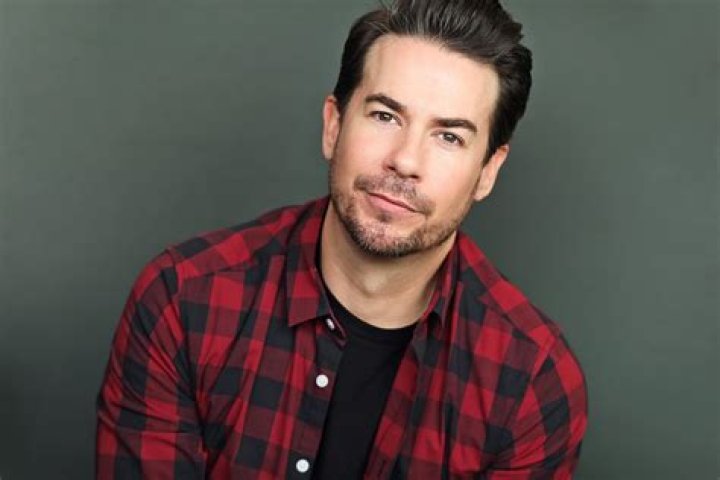 La Historia de Jerry Trainor y Su Novia: Una Mirada Detallada