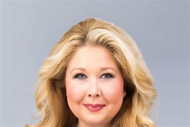 Exploring the World of Jewelry Television Hosts: The Stars Behind the Screen