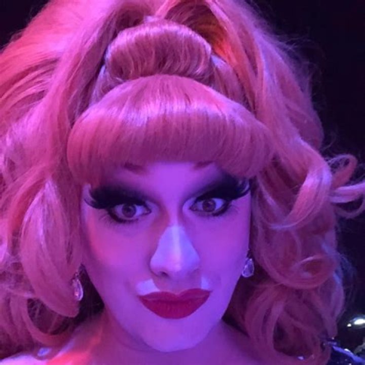 Jinkx Monsoon Height: Unveiling the Measurements of a Drag Icon
