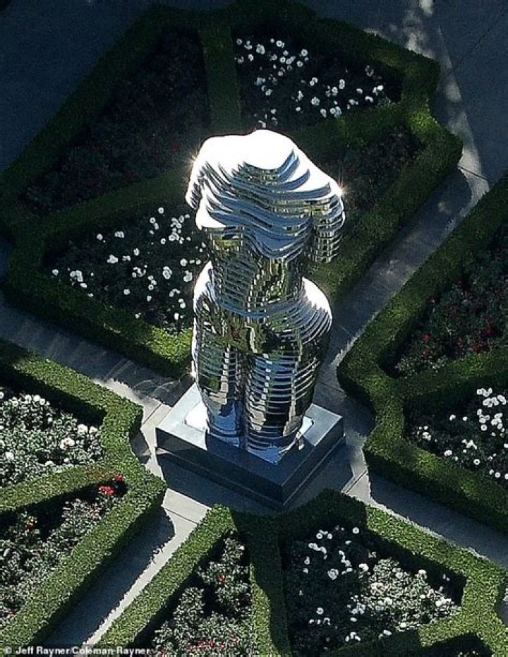 Kim Porter Statue: Celebrating the Legacy of an Icon