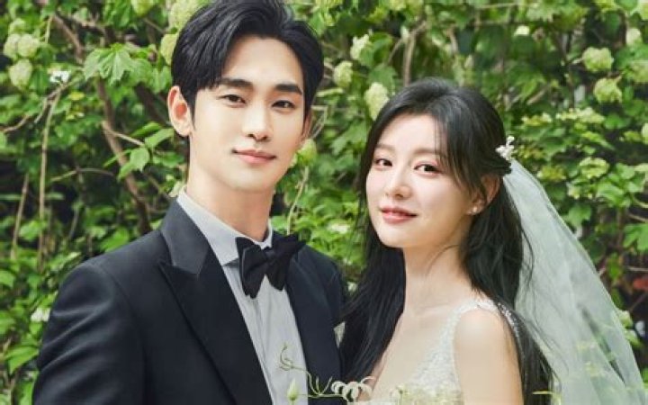 Kim Soo Hyun and Kim Ji Won: The Rising Stars of Korean Entertainment