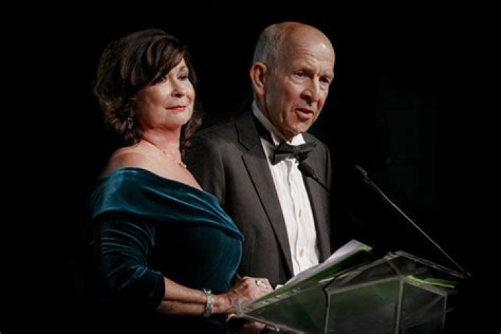 Dr. Leslie Muma, Renowned Philanthropist