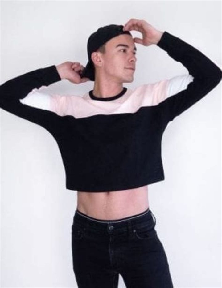 Discover the Latest Moto Crop Top Trends for a Stylish and Comfortable Ride