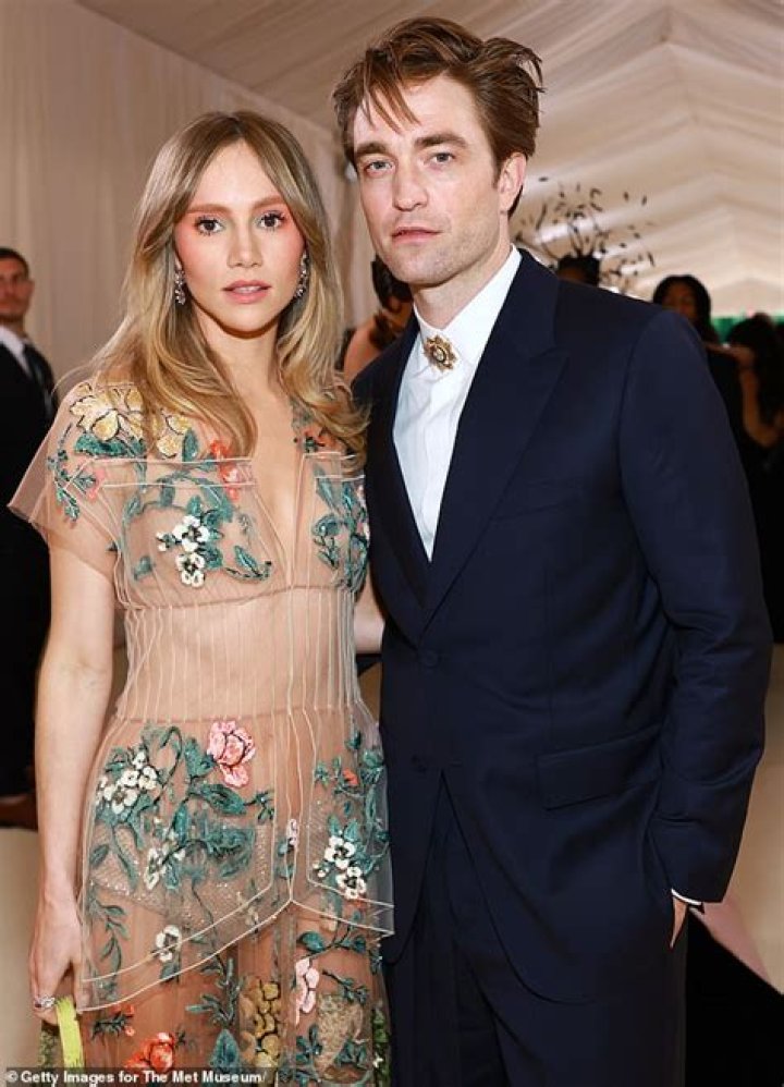 Unveiling the Life of Robert Pattinson's Wife: A Comprehensive Insight