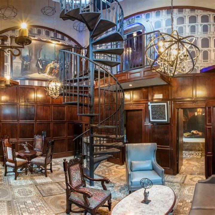 Discovering the Heartfelt Charm of the Roxbury Inn: A Perfect Blend of Comfort and Elegance