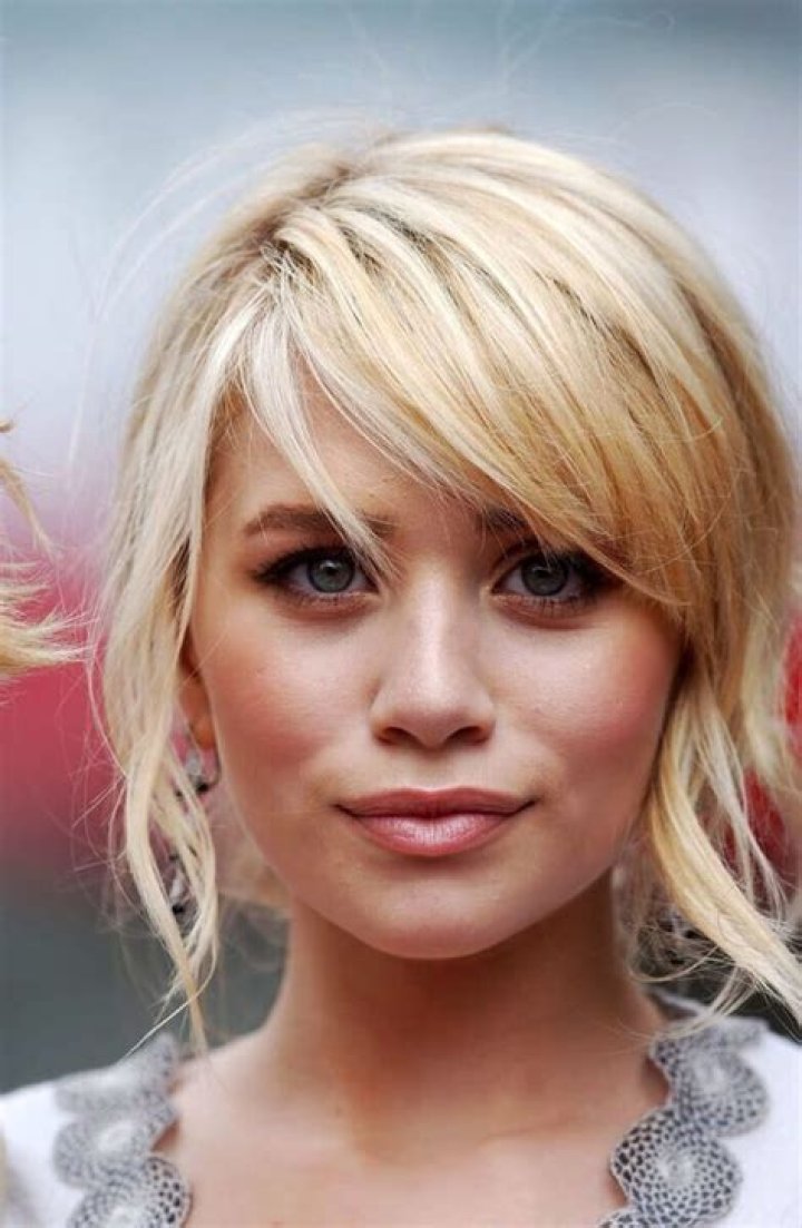 Transform Your Look: The Ultimate Guide to Short Side Swept Bangs for Short Hair