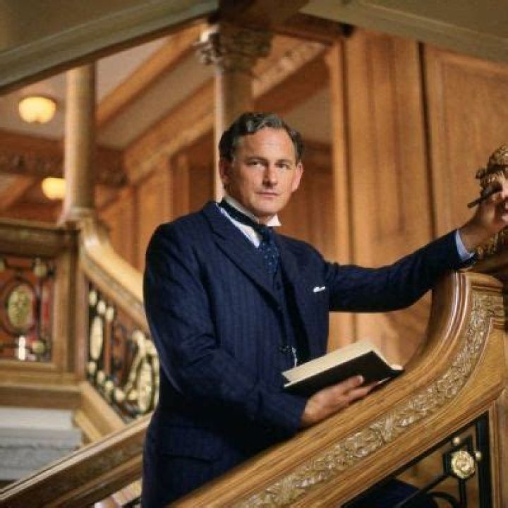 Victor Garber Net Worth: Exploring the Life and Wealth of the Esteemed Actor