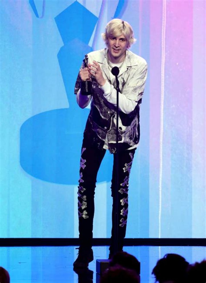 Uncovering the Mystery of xQc's Height: A Closer Look